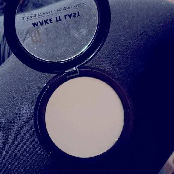 Milani make it last light Pressed Setting Powder - Picture 3 of 3